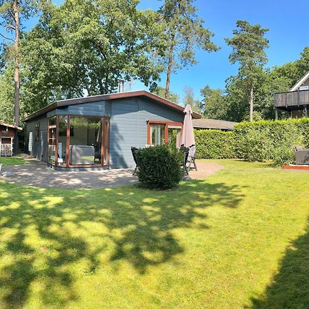 Dubbele Chalet Op Recreatiepark Topparken Op De Veluwe In Beekbergen Met Grote Vrije Tuin En Eigen Parkeerplaats Luaran gambar