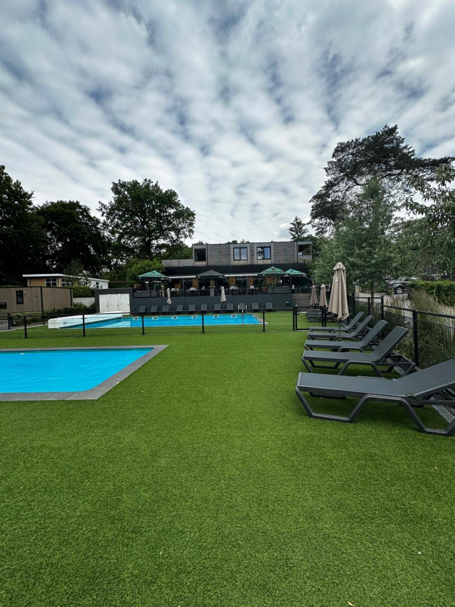 Dubbele Chalet Op Recreatiepark Topparken Op De Veluwe In Beekbergen Met Grote Vrije Tuin En Eigen Parkeerplaats Luaran gambar