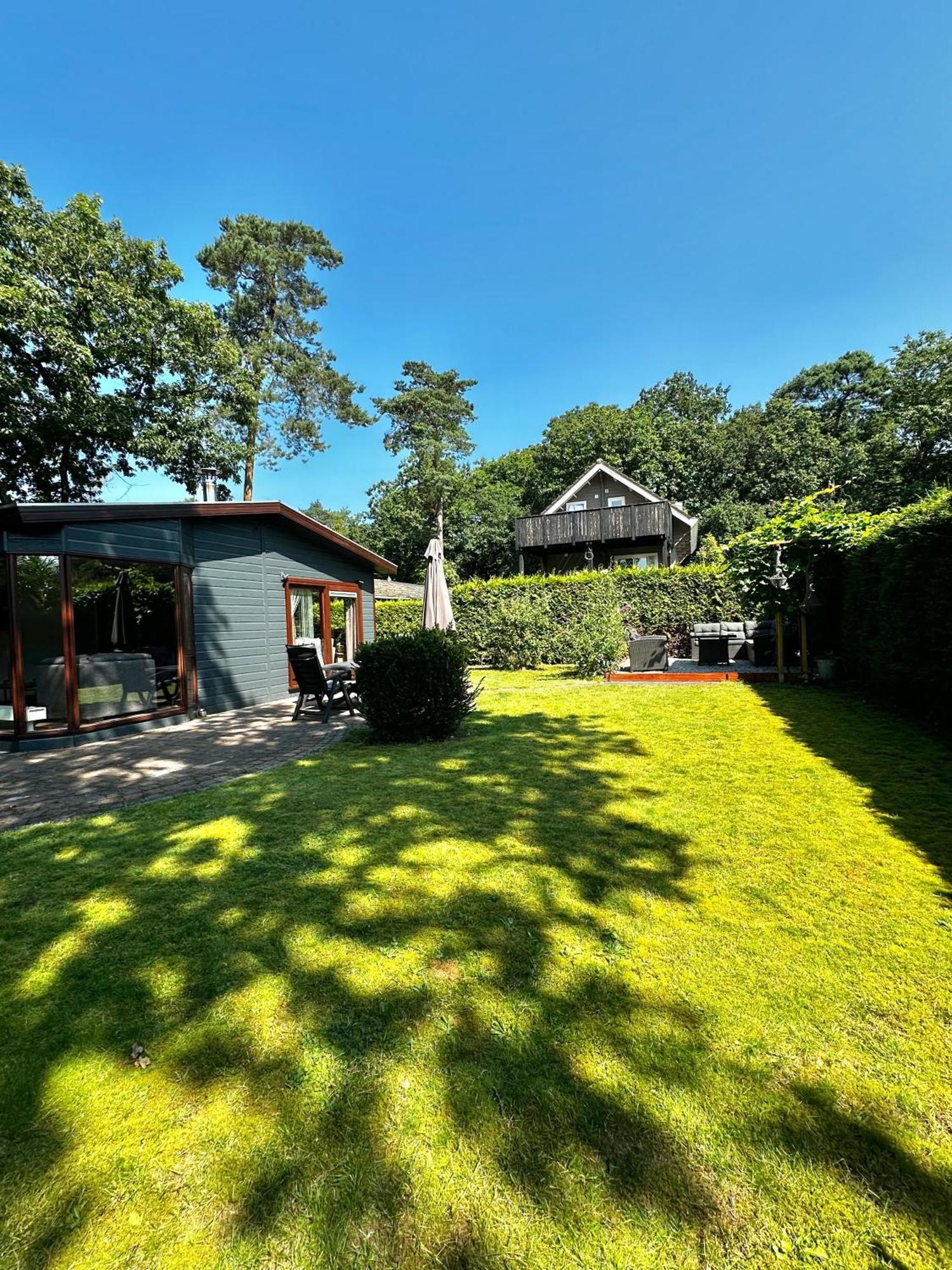 Dubbele Chalet Op Recreatiepark Topparken Op De Veluwe In Beekbergen Met Grote Vrije Tuin En Eigen Parkeerplaats Luaran gambar