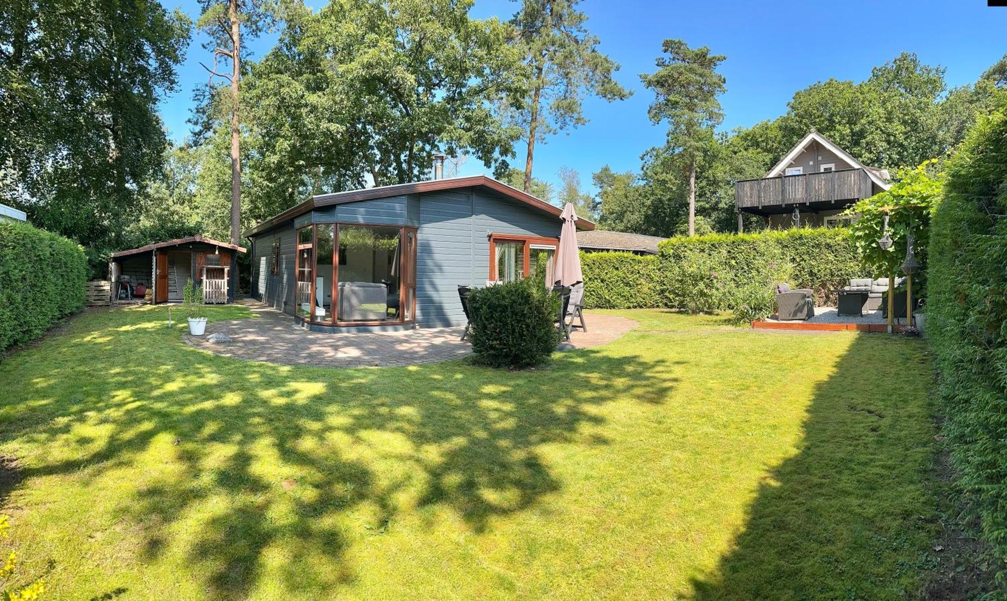 Dubbele Chalet Op Recreatiepark Topparken Op De Veluwe In Beekbergen Met Grote Vrije Tuin En Eigen Parkeerplaats Luaran gambar